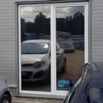 Pakankamai tamsi, tamsaus sidabrinio veidrodinio atspalvio plėvelė nuo saulės karščio, šviesos laidumas 22% - Image 2