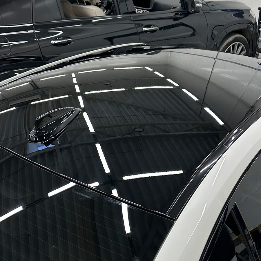 Black Ultra PPF juoda blizgi PPF plėvelė (3 BMW stogas) Black Ultra PPF juoda blizgi PPF plėvelė (3 BMW stogas)