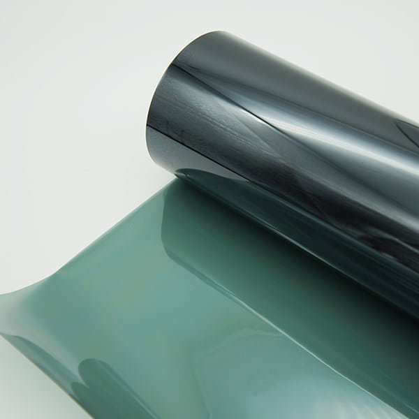 HP-GREEN-30.jpg Pakankamai šviesaus, žalsvo atspalvio automobilių langų tamsinimo plėvelė - Image 1