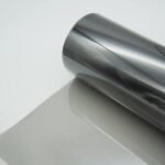 Šviesaus pilko atspalvio plėvelė langų tamsinimui