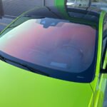 Raudonai žalsvo-chameleono atspalvio priekinių langų tamsinimo plėvelė - Image 2