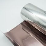 Tamsi, veidrodinio bronzinio atspalvio plėvelė nuo saulės karščio, šviesos laidumas 10%