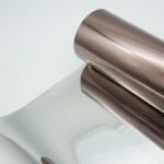 Tamsi bronzinio veidrodinio atspalvio plėvelė, šviesos laidumas 10%