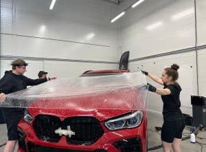 Kapoto apklijavimo procesas apsaugine PPF plėvele (paint protection film) BMW X6 M50d