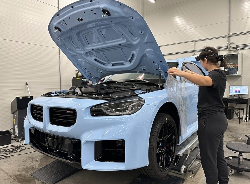 BMW M2 apklijavimas skaidria blizgia PPF plėvele