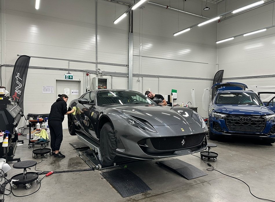 Ferrari 812 GTS pilnas apklijavimas apsaugine skaidria PPF plėvele